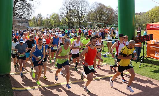 32. Forstenrieder Volkslauf 2018 am 14.04.2018 Start Halbmarathon (Foto: Martin Schmitz)